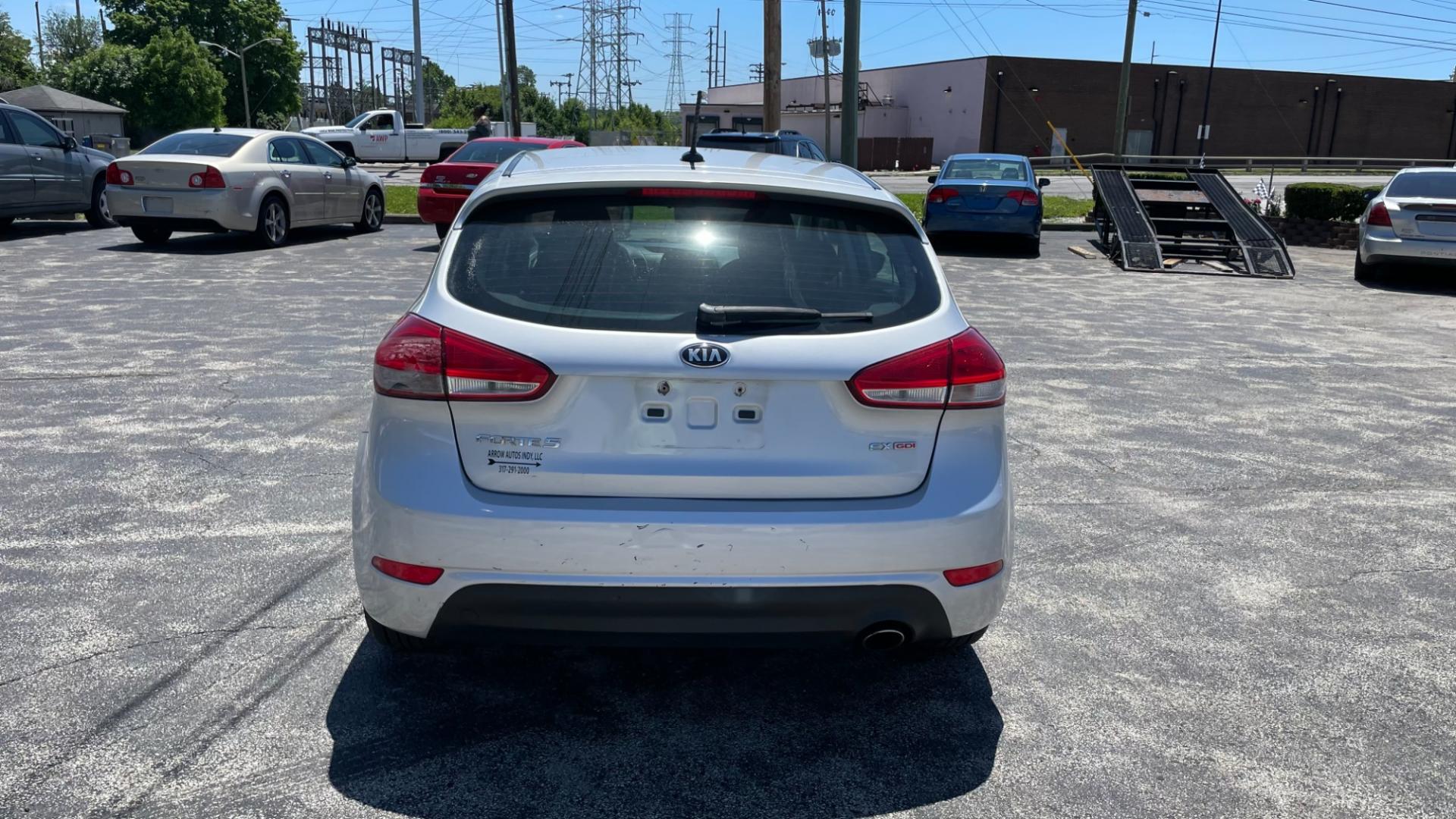 2015 Silver /BLACK / GRAY Kia Forte 5-Door EX (KNAFX5A83F5) with an 4 CYL 2.2 GDI engine, 6-Speed Automatic transmission, located at 2710A Westlane Rd., Indianapolis, IN, 46268, (317) 291-2000, 39.885670, -86.208160 - Photo#6